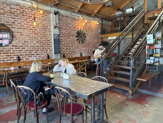 Paper or Plastik Cafe by null