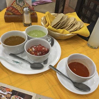 La Chata - Starters of totilla and salsas. - Mexican Near Me - Guadalajara, JAL