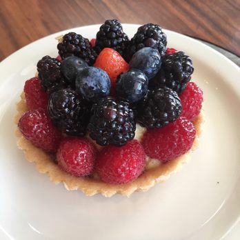Urth Caffe - Fruit tart! Looks incredible - Coffee & Tea Near Me - Laguna Beach, California