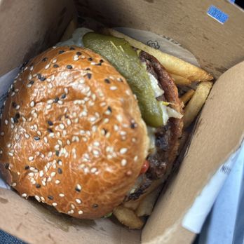 Gordon Ramsay Burger - Hell's Kitchen Burger* - Salad Near Me - Chicago, Illinois
