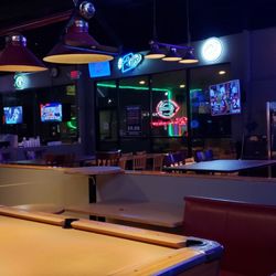 Greenies Sports Bar & Grill - Seating area