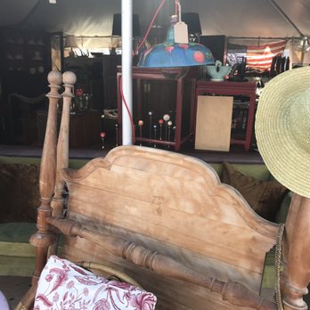 Brimfield Flea Markets - Flea Markets Near Me - Brimfield, Massachusetts