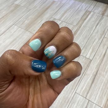 Platinum Nail Bar - Dip Powder, short tip, and design - Nail Salons Near Me - Mckinney, Texas
