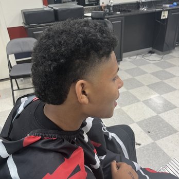 The Academy Barbershop - Barbers Near Me - Madera, California