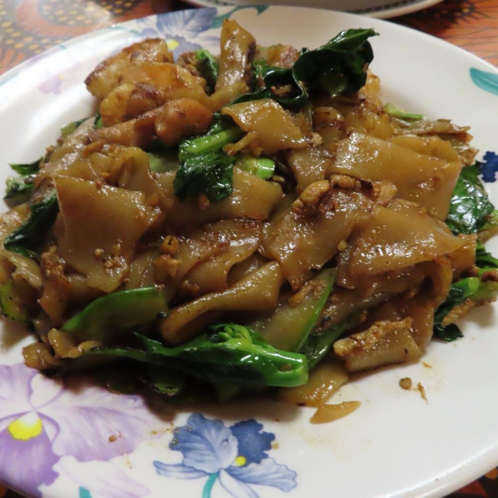 Pad siew with shrimp and chicken Pad siew with shrimp and chicken