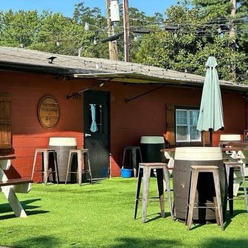 Matthews Social House - Whiskey Bars Near Me - Matthews, North Carolina