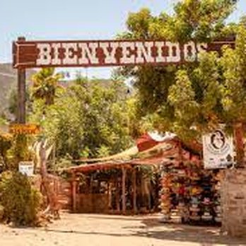 Ochento's Pizza - The entrance to Ochentos Pizza - Pizza Near Me - Ensenada, BCN