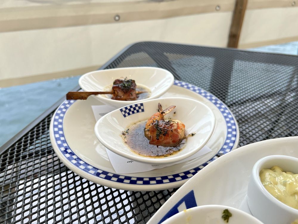 Duke's Seafood, Roadtrippers