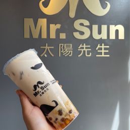 Osmanthus oolong milk tea w/ brown sugar boba