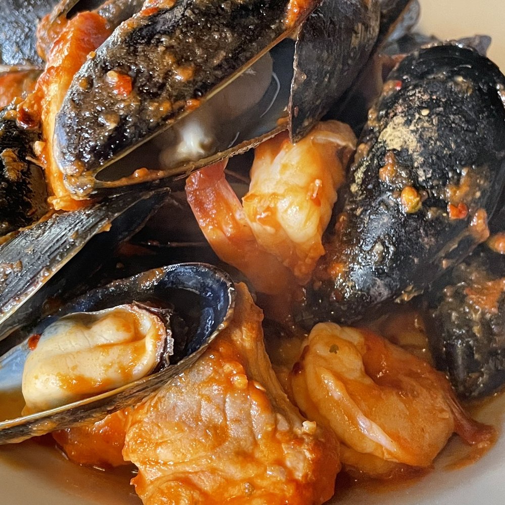 Fernando's Grille - Seafood fra diavolo With muscles shrimp and salmon - American Near Me - Hightstown, New Jersey