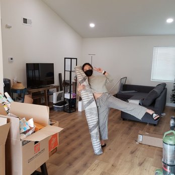 EasyPro Movers - Wife unpacking - Movers Near Me - Oakland Park, Florida EasyPro Movers - Wife unpacking - Movers Near Me - Oakland Park, Florida