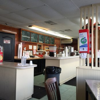 Lindy's Fried Chicken Inc - Expectedly slow Monday night. - Southern Near Me - Tallahassee, Florida Lindy's Fried Chicken Inc - Expectedly slow Monday night. - Southern Near Me - Tallahassee, Florida