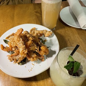 Bone Kettle - Garlic Prawns, Arum Manis cocktail and Kiwi Bliss cocktail - Breakfast & Brunch Near Me - Pasadena, California Bone Kettle - Garlic Prawns, Arum Manis cocktail and Kiwi Bliss cocktail - Breakfast & Brunch Near Me - Pasadena, California