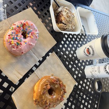 Sedonuts - Maple bacon donut, pink frosted donut, hot latte, & vortex cinnamon roll - Bakeries Near Me - Cottonwood, Arizona Sedonuts - Maple bacon donut, pink frosted donut, hot latte, & vortex cinnamon roll - Bakeries Near Me - Cottonwood, Arizona