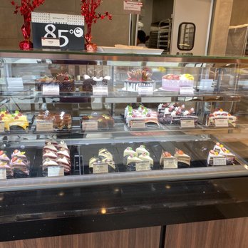 85°C Bakery Cafe-Lakeline - Cold cake case - Coffee & Tea Near Me - Austin, Texas