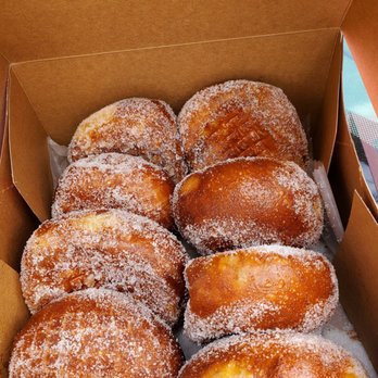 Leonard's Bakery - Not 6, not 12....but yes 8! - Food Trucks Near Me - Kaneohe, Hawaii