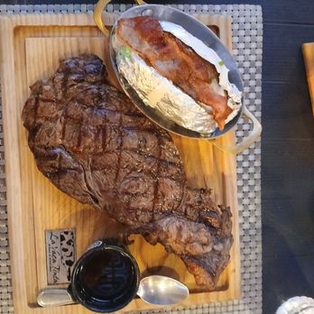 LA VACA TINTA - Ribeye with baked potatos - Argentine Near Me - Cabo San Lucas, BCS LA VACA TINTA - Ribeye with baked potatos - Argentine Near Me - Cabo San Lucas, BCS