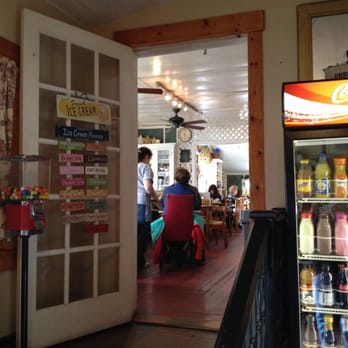 The Kitchen at Windham Junction - Quaint country chic with retro tables in this old-post-office-turned-cafe. - American Near Me - Windham, New Hampshire