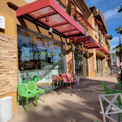 TasteBuds Frozen Yogurt - Outside
