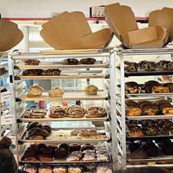 Woolfie's Bakery - Inside