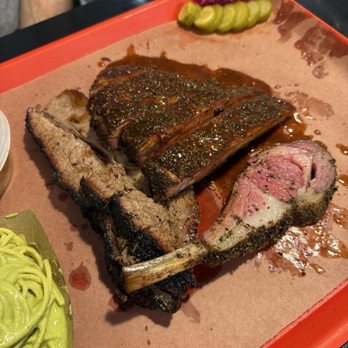 Barbs B Q - Ribs, brisket, lamb chop - Barbeque Near Me - Lockhart, Texas