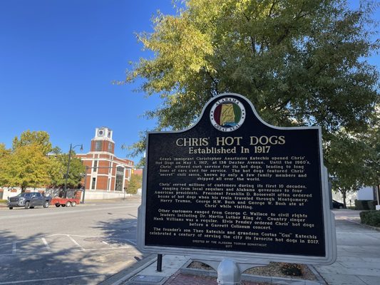 Chris' Famous Hotdogs by null