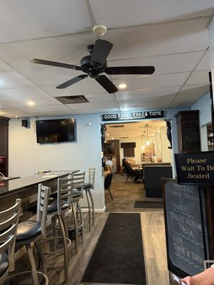AL'an Ruben's Bar & Grill by null