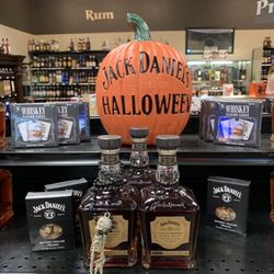 Pioneer Beverage - Festive decor