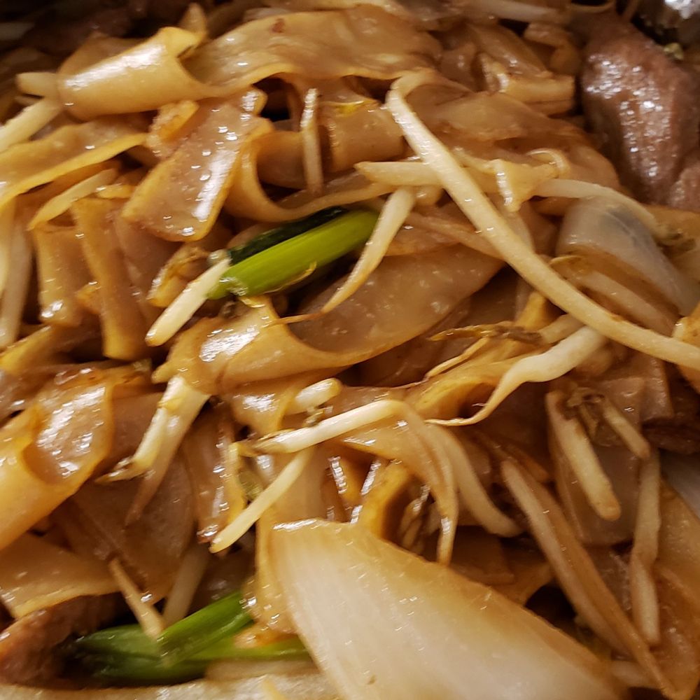 Lucky City - Beef flat noodles - Chinese Near Me - Plano, Texas