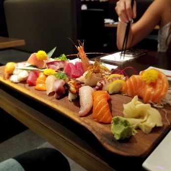 Kiro Sushi - sushi and sashimi dinner - Japanese Near Me - Toronto, Ontario