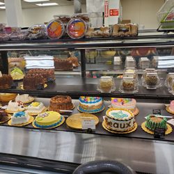 Super 1 Foods Fuel Center - Cake display case.