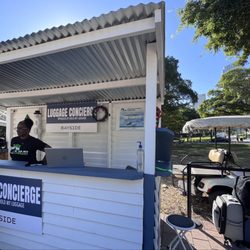 Hold My Luggage - Outdoor kiosk and luggage storage
