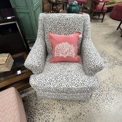 The Snob Shop - Fancy chair.