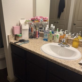 Austin Cleaning Crew - Bathroom - Home Cleaning Near Me - Austin, Texas