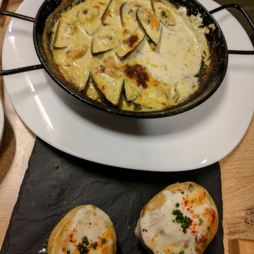 Le Passage Restaurant - Mussels and stuffed potatoes. - Tapas/Small Plates Near Me - Carcassonne, 11