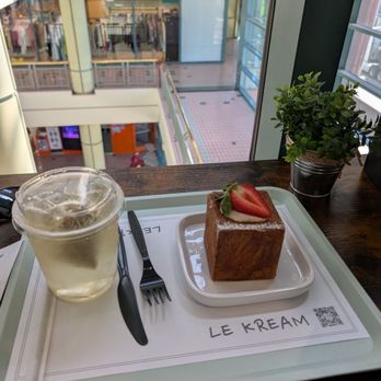 Le Kream - Strawberry  Kream bomb and lemongrass ginger ice tea - Coffee & Tea Near Me - Los Angeles, California