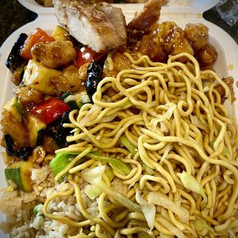 Panda Express - half fried rice half chow mein, teriyaki chicken, kung pao chicken, orange chicken - Fast Food Near Me - Wildomar, California