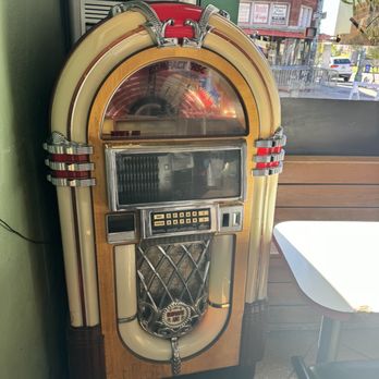 Blues City Cafe - old jukebox - Southern Near Me - Memphis, Tennessee Blues City Cafe - old jukebox - Southern Near Me - Memphis, Tennessee