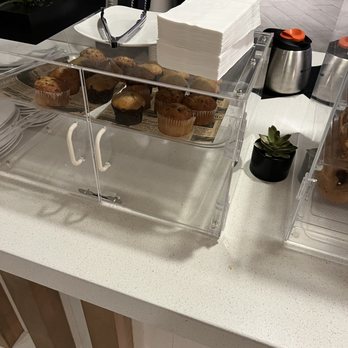 Delta Hotels by Marriott Utica - Store bought mini muffins - Hotels Near Me - Utica, New York