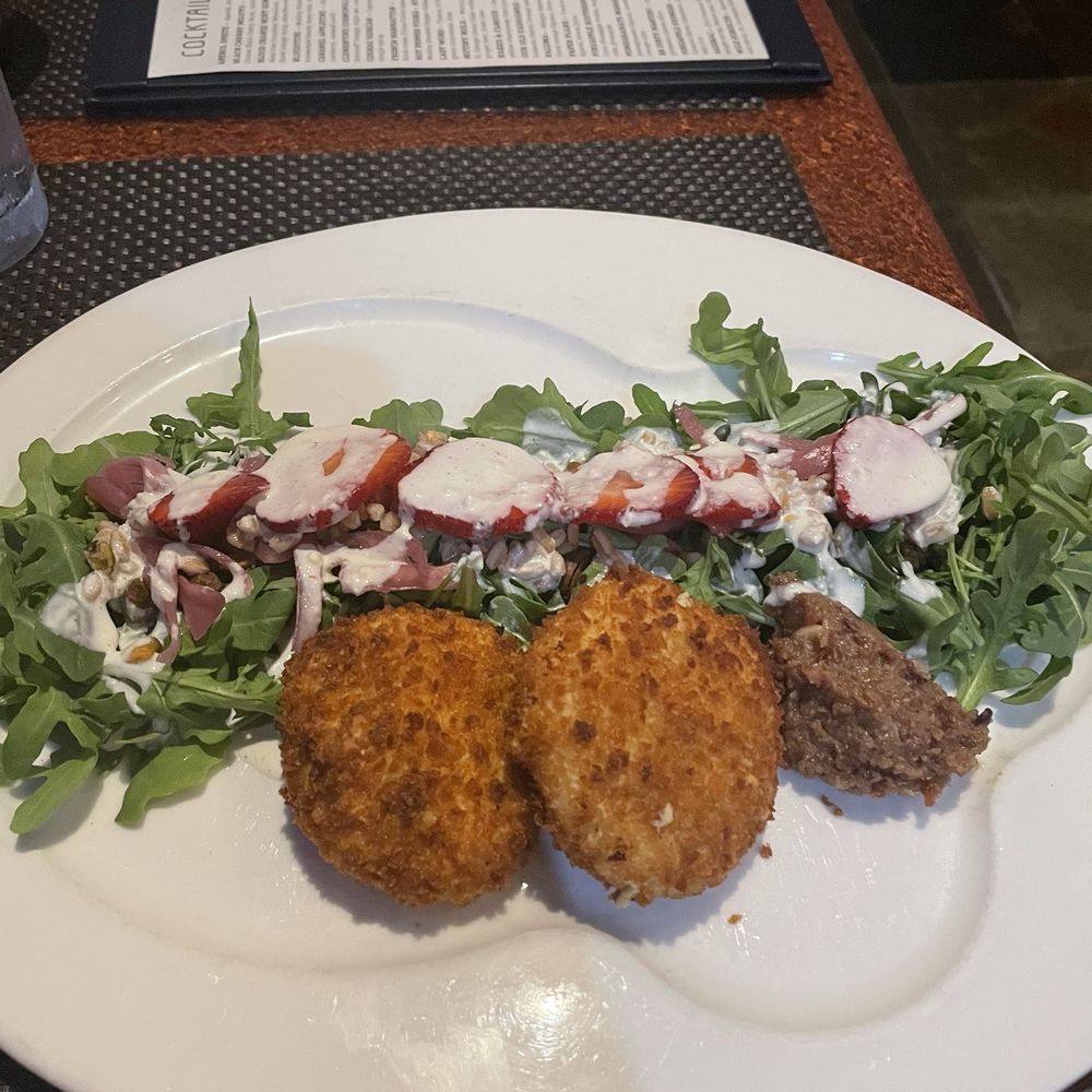 Rivertown Bistro - Goat cheese salad - New American Near Me - Conway, South Carolina Rivertown Bistro - Goat cheese salad - New American Near Me - Conway, South Carolina