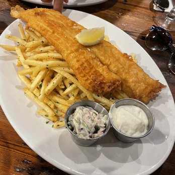 Marthas Vineyard Chowder Company - Classic Fish & Chips Platter - Seafood Near Me - Oak Bluffs, Massachusetts