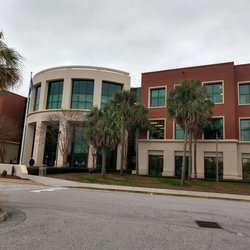 Magistrate Courts - Outside of the building. Plenty of visitor parking spots right up front.