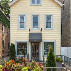 The Social Table - Exterior (819 W. Armitage Ave.)