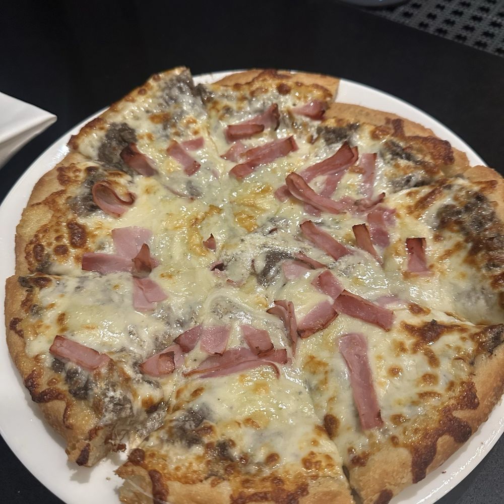 Bianca pizza with cotto ham!