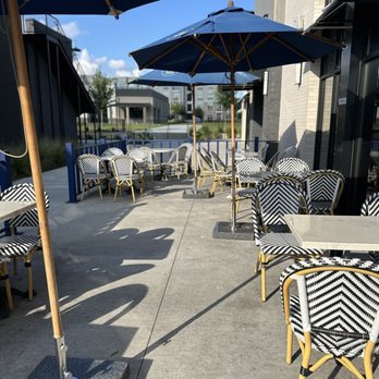 Paris Baguette - Patio - Bakeries Near Me - Buford, Georgia