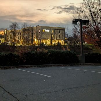 Comfort Inn & Suites - View of the hotel from our walk - Hotels Near Me - Charlottesville, Virginia Comfort Inn & Suites - View of the hotel from our walk - Hotels Near Me - Charlottesville, Virginia