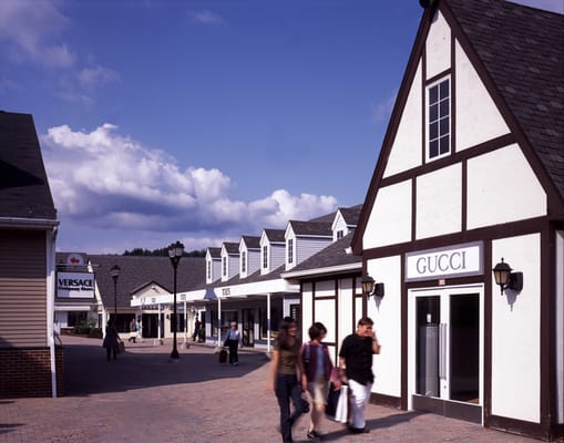 Woodbury Common Premium Outlets by null