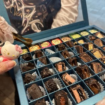 Venchi - Chocolate samples from the nice lady - Chocolatiers & Shops Near Me - Los Angeles, California Venchi - Chocolate samples from the nice lady - Chocolatiers & Shops Near Me - Los Angeles, California