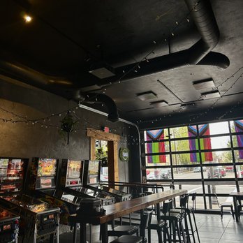 Hungry Sasquatch - Pinball room - Pizza Near Me - Vancouver, Washington