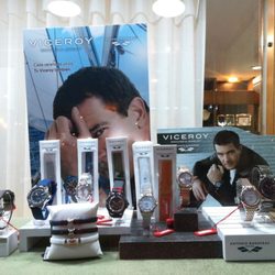 Serván - Expositor Relojes Viceroy Antonio Banderas En Joyería Serván